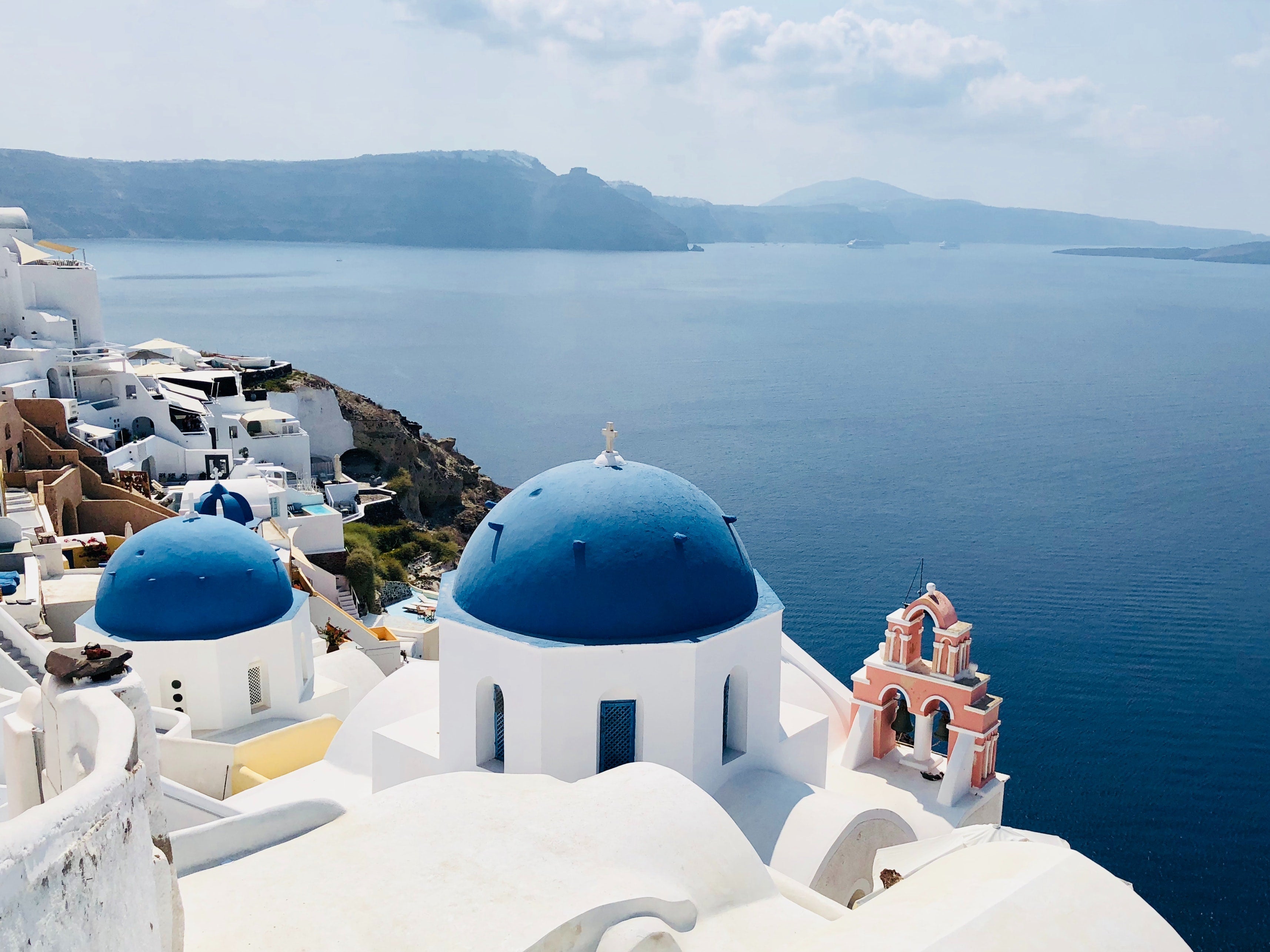 Santorini, Greece: The Ultimate Travel Guide for the Luxury Traveler